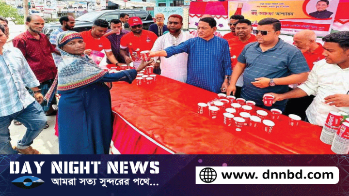 তৃষ্ণা মেটাতে লক্ষ্মীপুরে শরবত রুহ আফজা বিতরণ